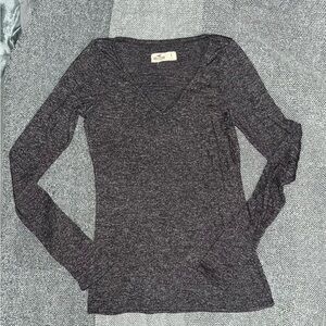 Hollister: grey long sleeve top